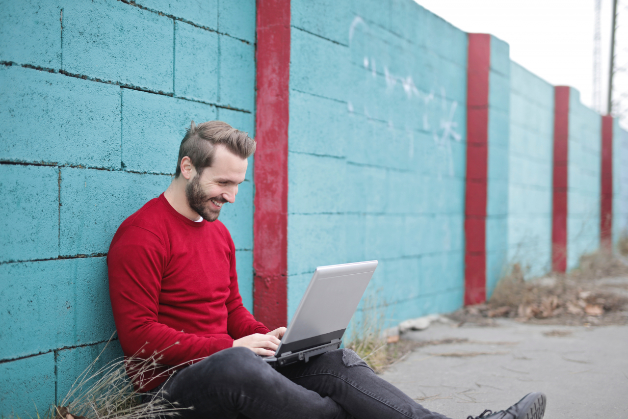 What is an online course